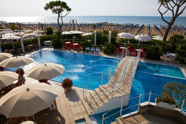Outdoor pool - Ruhl Beach Hotel (Jesolo)