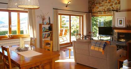 House 5 rooms 10 Pax, Fireplace, Garden, Cadí Views & Wi-Fi