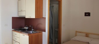 3-SEATER STUDIO APARTMENT A STONE'S THROW FROM THE SEA