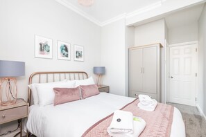 5 bedrooms, iron/ironing board, free WiFi, bed sheets