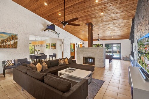 Villa by the Sea🌴  🌊  5 Minute walk to beach