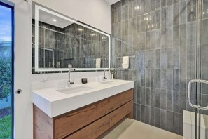 Bathtub, hair dryer, towels, shampoo