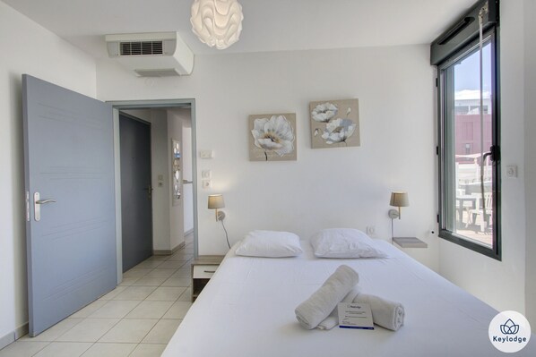 1 chambre, fer et planche à repasser, Wi-Fi, draps fournis