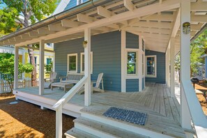 Terrace/patio - 6 Houses to Beach in Seaside, Screened Porch, Steps to Restaurants + 2 Bikes! (Santa Rosa Beach)