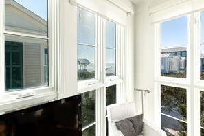 TV, stereo - Beachside in Seaside! Stunning Gulf views from balconies + 2 Adult Bikes! (Santa Rosa Beach)