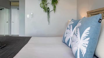 Silitysrauta/-lauta, Wi-Fi, vuodevaatteet