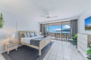 Iron/ironing board, WiFi, bed sheets - Ocean View 49A Wi-Fi Pool King bed (Airlie Beach)