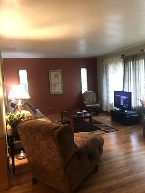 Téléviseur connecté, foyer, livres