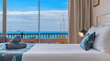 Planxa i posts de planxar, wifi i roba de llit