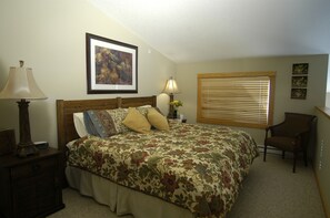 2 slaapkamers, een strijkplank/strijkijzer, reisbedje, wifi