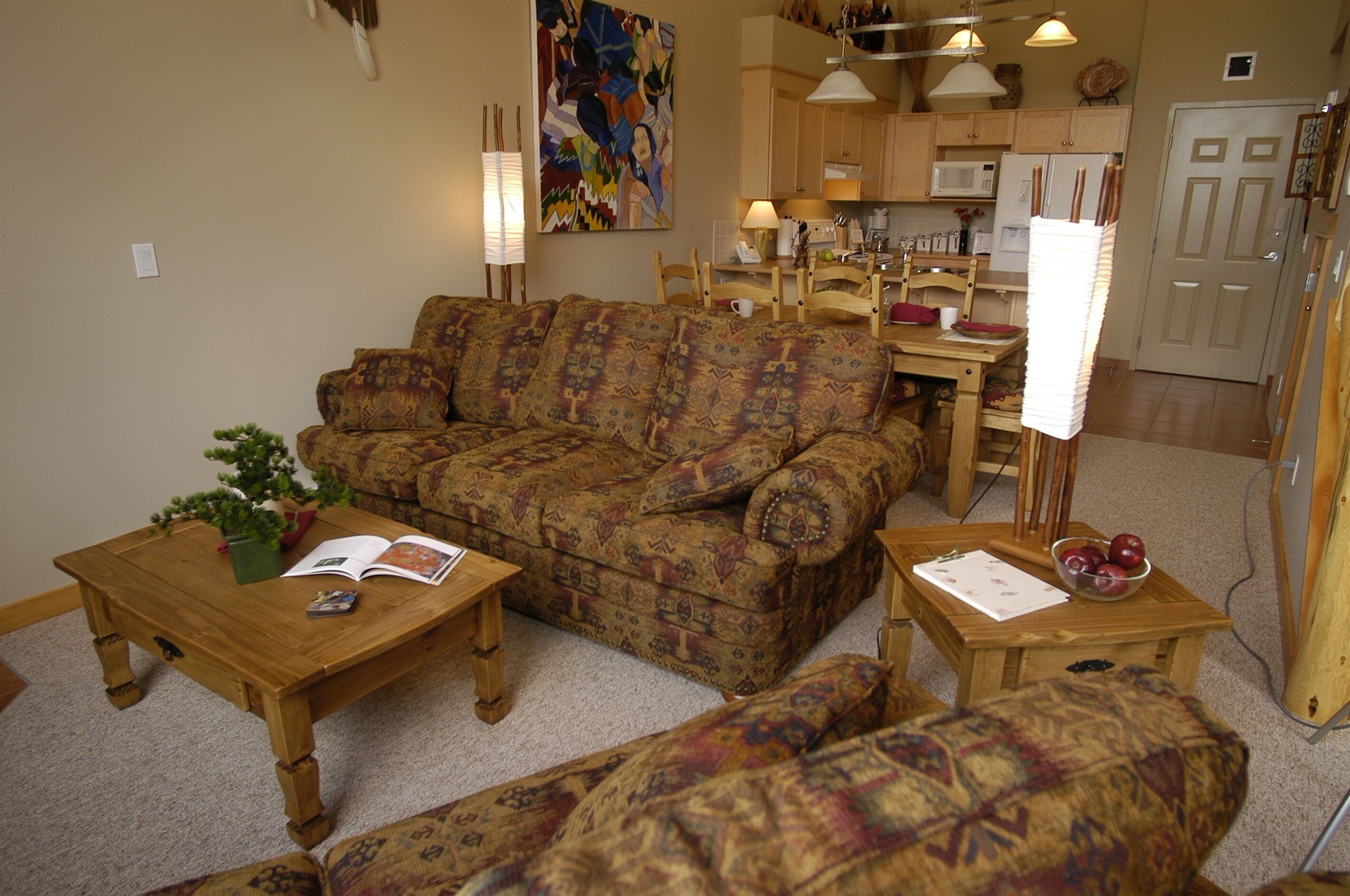 Downtown Penthouse, Jetted Tub. Indigenous Artefacts