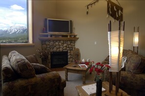 TV, fireplace, DVD player, stereo - Downtown Penthouse, Jetted Tub. Indigenous Artefacts (Canmore)