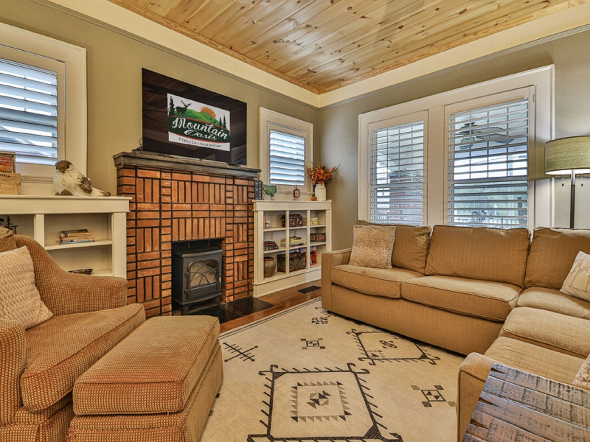 Apple Cottage - Excellent WIFI, All Paved Access