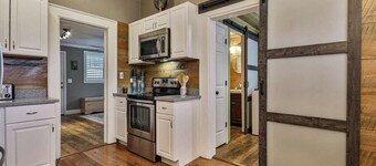 Apple Cottage - Excellent WIFI, All Paved Access