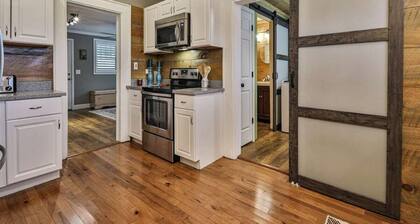 Apple Cottage - Excellent WIFI, All Paved Access