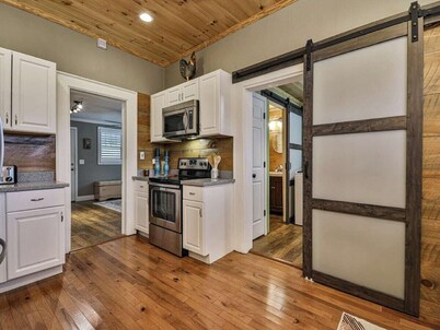 Apple Cottage by Mountain Oasis | Luxury Downtown Ellijay