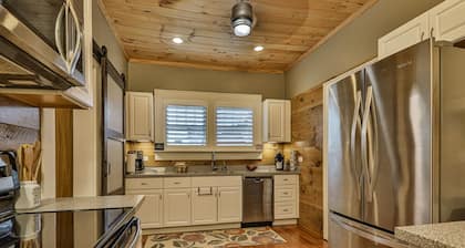 Apple Cottage - Excellent WIFI, All Paved Access