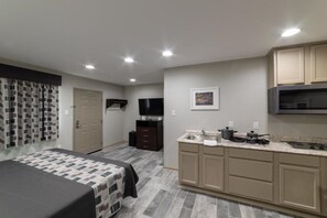 Room - Studio, 1 King Bed, Kitchen - Non-Smoking (Baton Rouge)