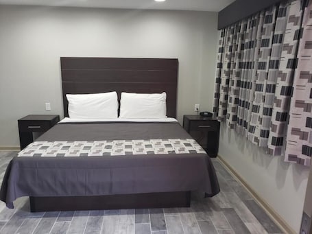 1 bedroom, iron/ironing board, WiFi, bed sheets. Studio, 1 King Bed, Kitchen - Non-Smoking