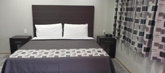 Studio, 1 King Bed, Kitchen - Non-Smoking
