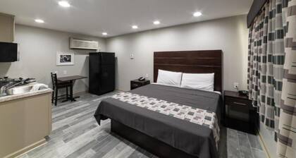 Studio, 1 King Bed, Kitchenette - Non-Smoking