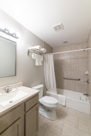 Bathroom - Studio, 1 King Bed, Kitchenette - Non-Smoking (Baton Rouge)