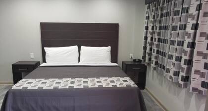 Studio, 1 King Bed, Kitchenette - Non-Smoking