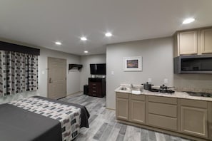 1 bedroom, internet - Studio, 1 King Bed, Kitchenette - Non-Smoking (Baton Rouge)