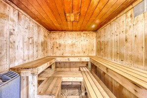 Sauna - Gorgeous Home with Free WiFi, Electric Fireplace, & Shared Pool/Hot Tub (Stowe)