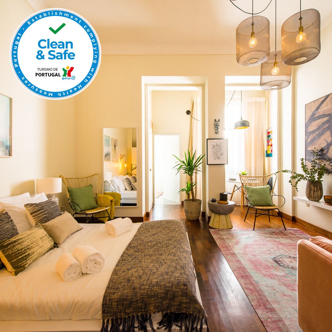 1 habitación, tabla de planchar con plancha, cuna de viaje y wifi 