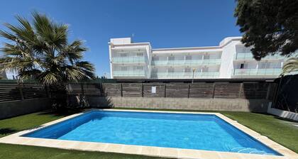 Appart moderne dans superbe résidence avec PISCINE-3 Min PLAGE ROSAS- Clim-Wifi