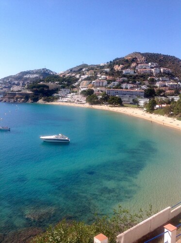 BEAUTIFUL MODERN APARTMENT / SWIMMING POOL / 100 M BEACH ROSES SANTA MARGARITA