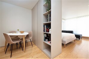 1 غرفة نوم ومكواة/لوح كي وسرير سفر وواي فاي