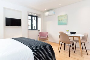 1 chambre, fer et planche Ă repasser, Wi-Fi, draps fournis