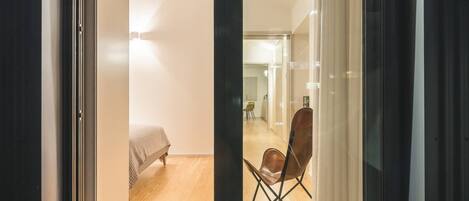 1 habitación, tabla de planchar con plancha, cuna de viaje y wifi