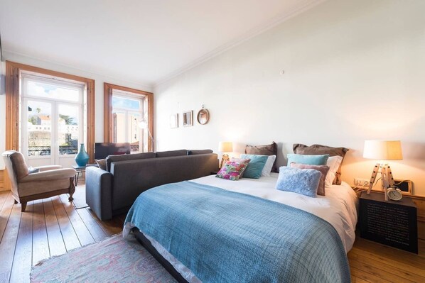 Iron/ironing board, WiFi, bed sheets