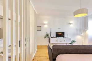 1 habitación, tabla de planchar con plancha, cuna de viaje y wifi 