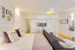 1 chambre, fer et planche à repasser, lit de bébé portatif, Wi-Fi