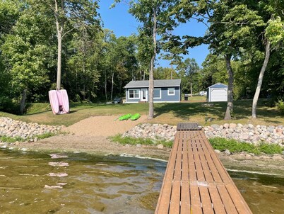 Cozy & Private Lakeside Cabin on Lake Irene – Swim, Fish, Relax