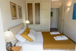 3 bedrooms, iron/ironing board, travel cot, WiFi