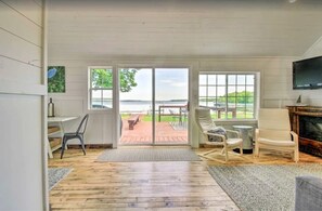 Interior - Cozy Cottage on South Long (Brainerd)