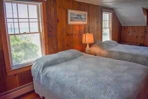 4 bedrooms, iron/ironing board, free WiFi - Clean & Classic Cape Cod Charm—150ft to Nantucket Sound Beach (Dennis)