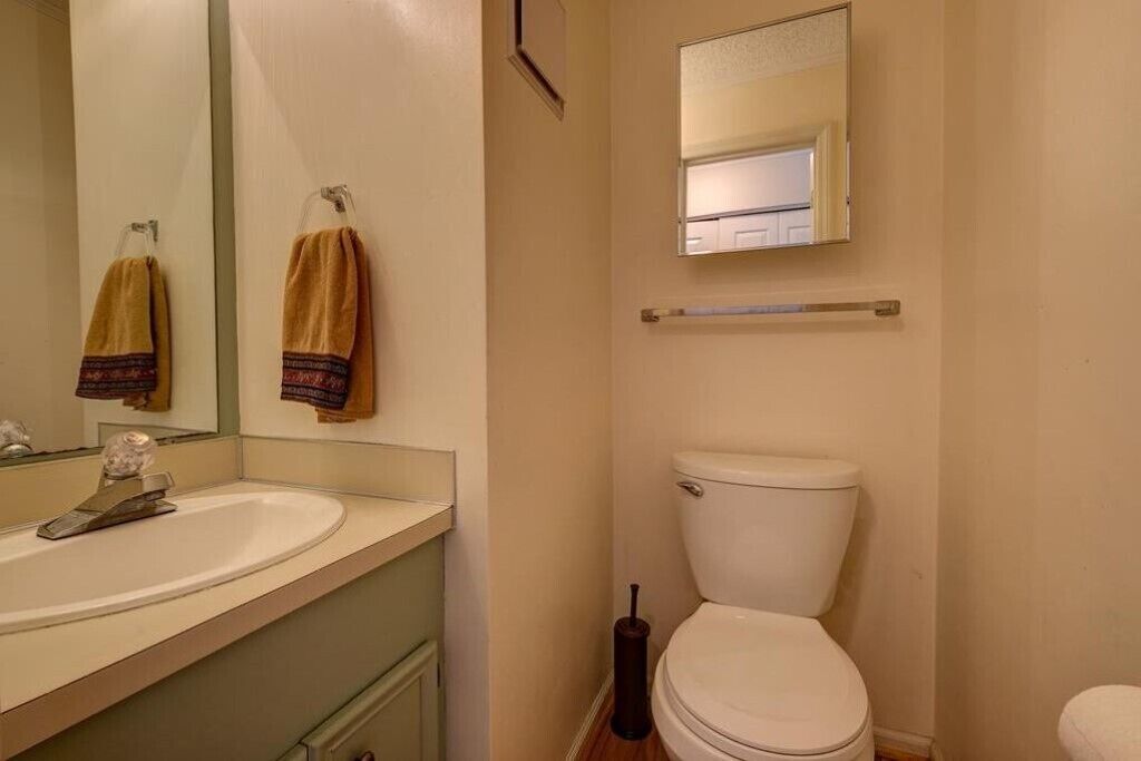 Holidays are over!!! Come relax and unwind at Magnificent Views in Murphy!!!