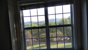 A window with a view of a green landscape and hills. - Holidays are over!!! Come relax and unwind at Magnificent Views in Murphy!!! (Murphy)