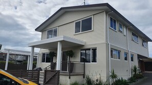 Exterior - Family beach house at the Mount (Bay of Plenty)
