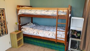 4 bedrooms, free WiFi, bed sheets