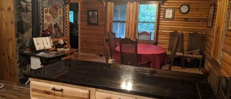 4 bedrooms, iron/ironing board, WiFi