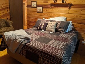 4 bedrooms, iron/ironing board, WiFi