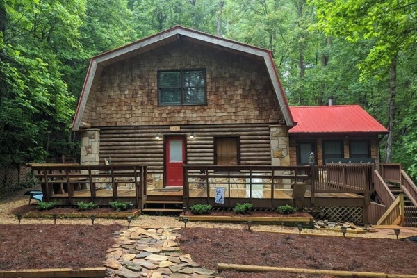 Front of house. So private yet intown. Peace awaits you here!