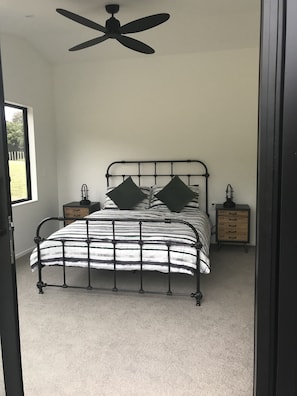 4 bedrooms, iron/ironing board, WiFi - AHURU MOWAI (Safe Haven) (Mangawhai)